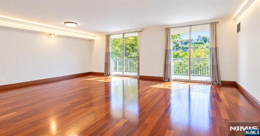 1055 River Road 302, Edgewater, NJ 07020 - #3