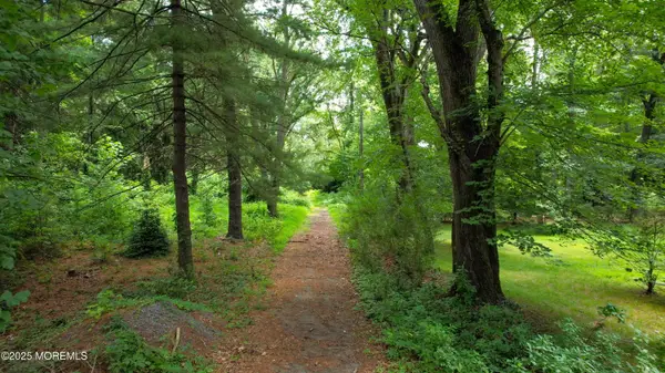 169 Applegarth Road, Monroe, NJ 08831