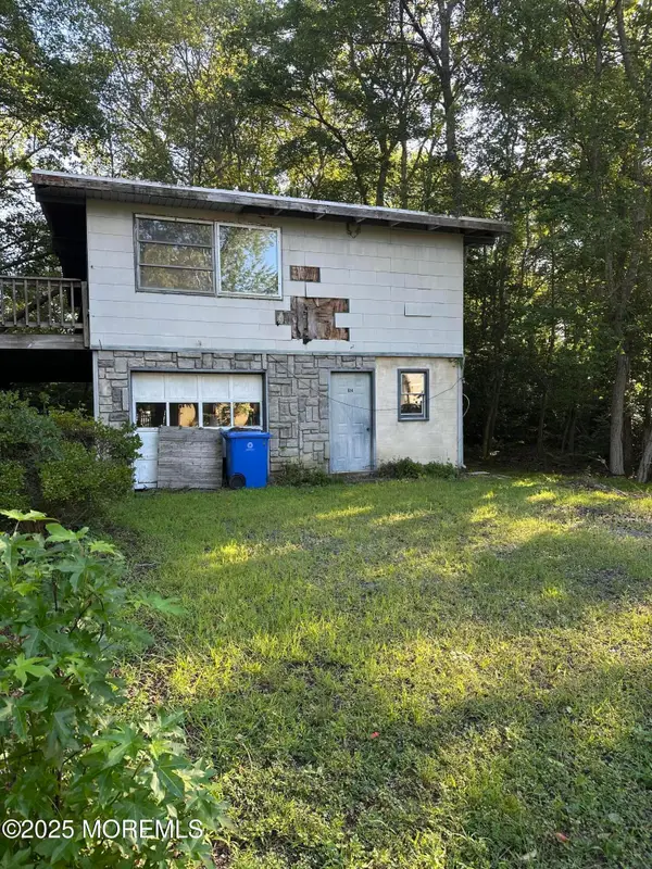 824 Delaware Avenue, Manahawkin, NJ 08050