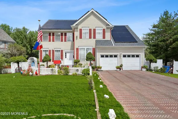 2 Golfview Court, Monroe, NJ 08831