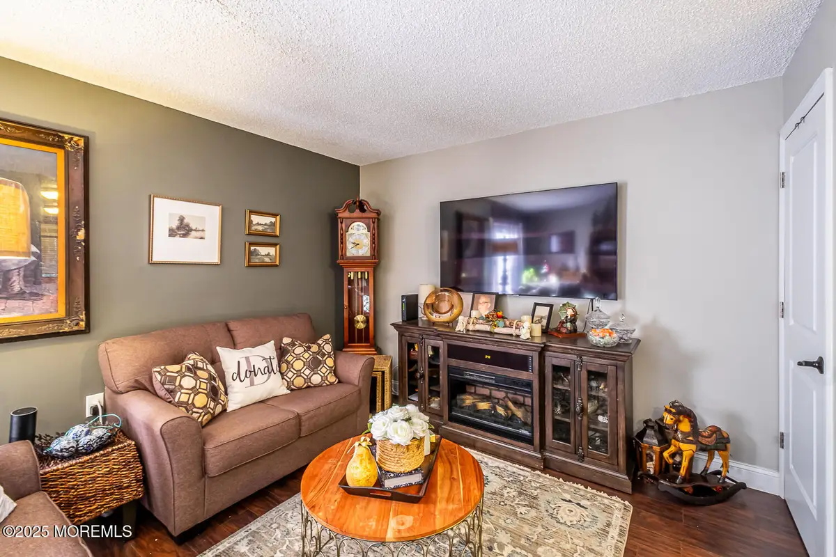 401 Daffodil Drive, Jackson, NJ 08527 - Image #1