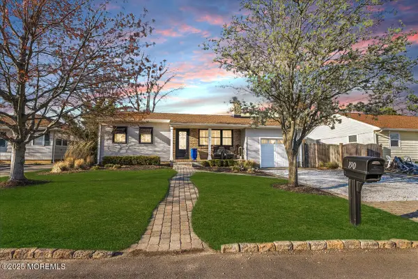 190 Bay Stream Drive, Toms River, NJ 08753