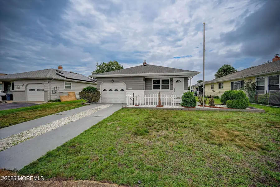 426 Saint Thomas Drive, Toms River, NJ 08757 - Image #3