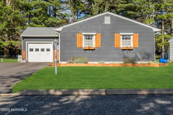 1086 Edgebrook Drive, Toms River, NJ 08757