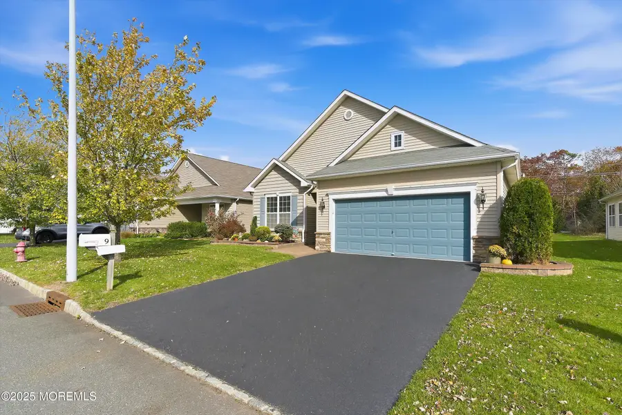 9 Eagle Ridge Circle, Lakewood, NJ 08701 - Image #2
