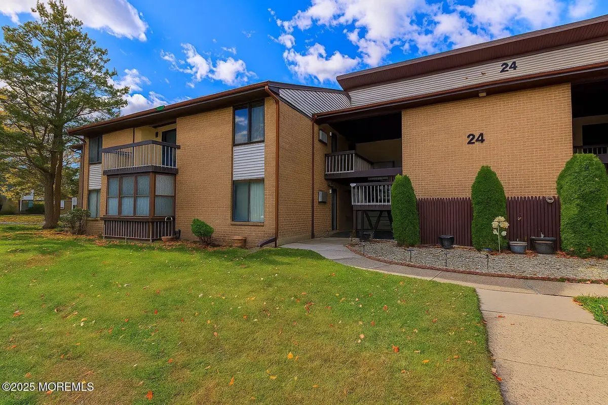 24 Meadow Green Circle #A, Manalapan Township, NJ 07726 - Image #1