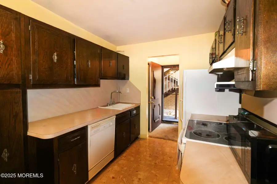 24 Meadow Green Circle #A, Manalapan Township, NJ 07726 - Image #3