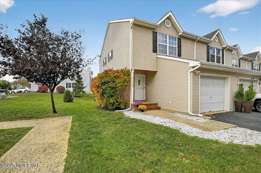 7 Lucia Court, Aberdeen, NJ 07747 - Image #3