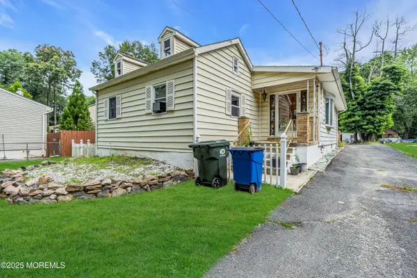 73 Maxim Road, Howell, NJ 07731