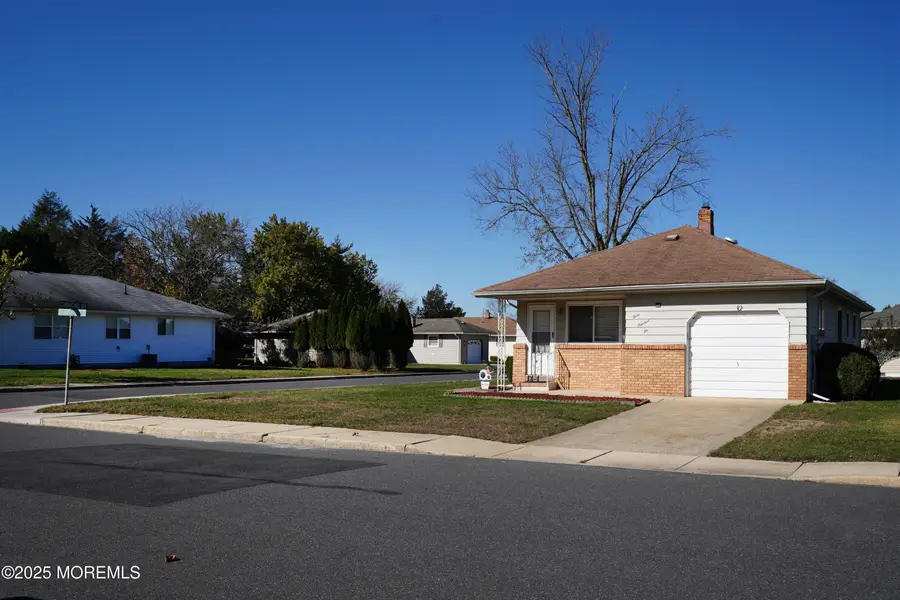 306 Saint Thomas Drive, Toms River, NJ 08757 - Image #2