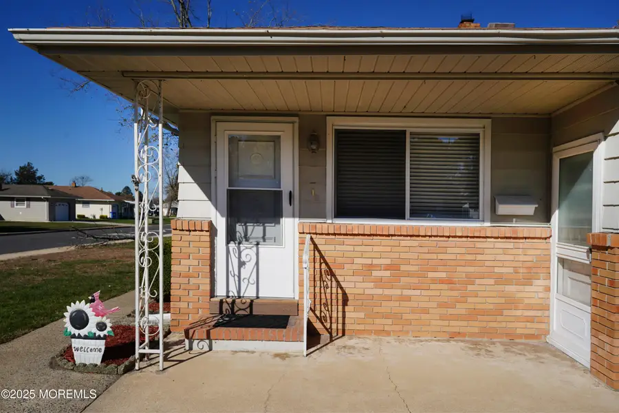 306 Saint Thomas Drive, Toms River, NJ 08757 - Image #3