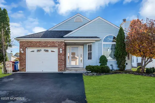 170 Chesterfield Lane, Toms River, NJ 08757