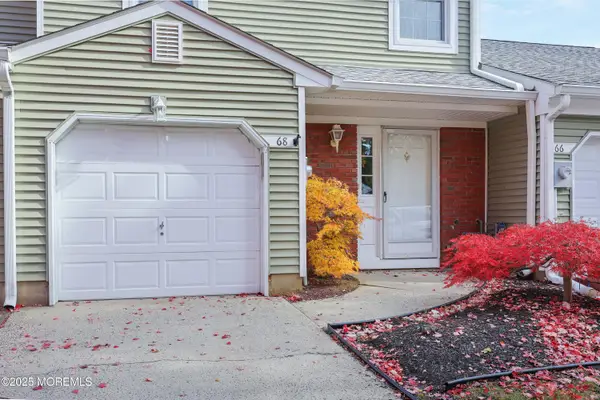 68 Oak Lane, Eatontown, NJ 07724