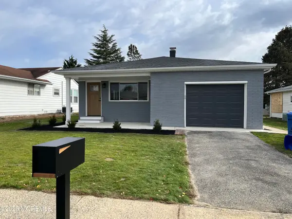 7 Santa Fe Court, Toms River, NJ 08757