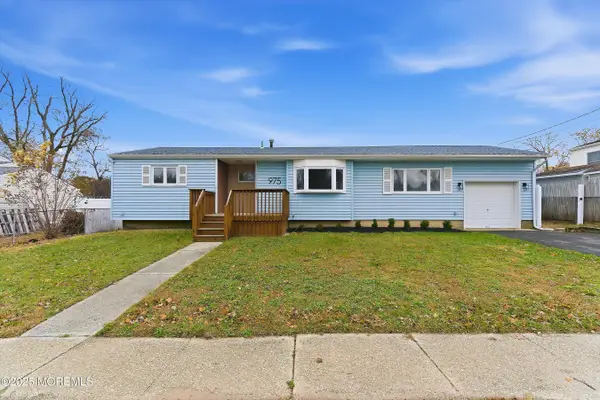 975 Hunt Drive, Toms River, NJ 08753