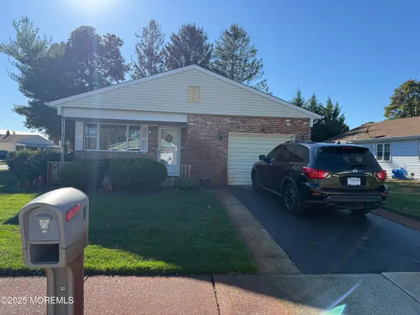 1 Dawn Way, Toms River, NJ 08757