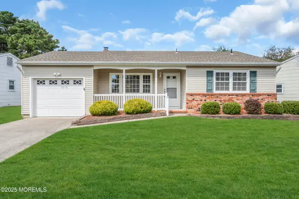 162 Castleton Drive, Toms River, NJ 08757