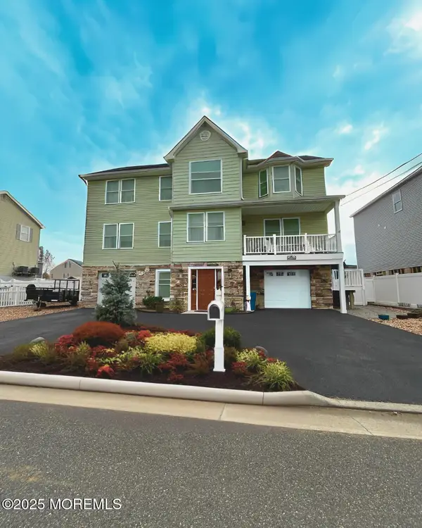 425 Bayview Avenue, Union Beach, NJ 07735