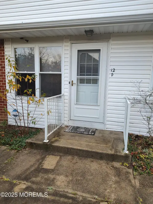 12D Snowberry Lane, Whiting, NJ 08759