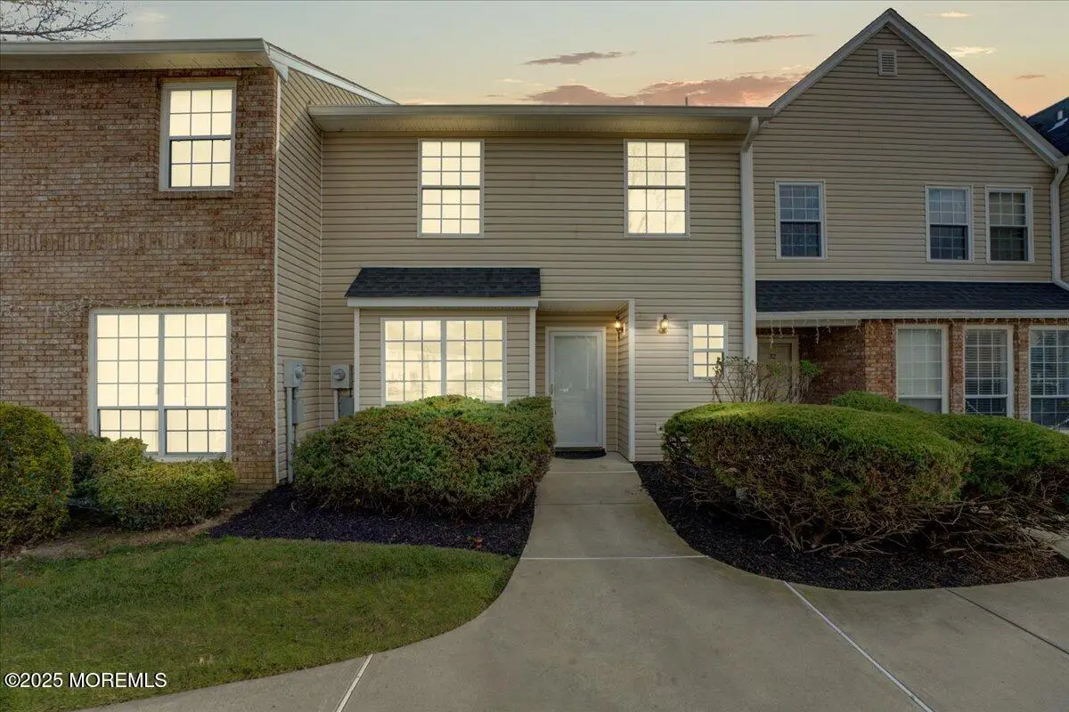 34 Portland Place, Morganville, NJ 07751 - Image #1