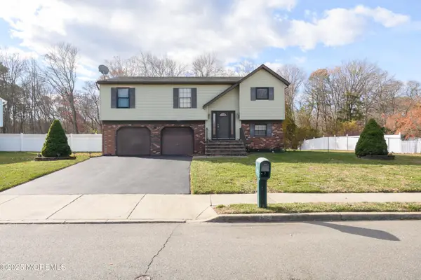 85 Starlight Road, Howell, NJ 07731