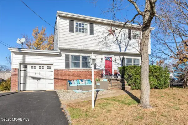 4 Lafayette Drive, Hazlet, NJ 07730