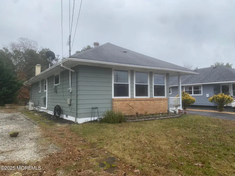 23 Yellowstone Drive, Toms River, NJ 08753 - Image #2