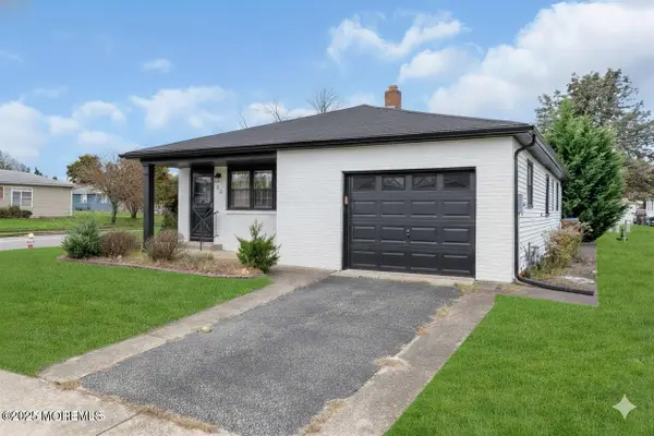 208 Bonaire Drive, Toms River, NJ 08757