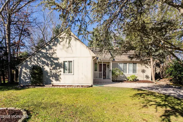 110 Lavenham Court, Toms River, NJ 08755