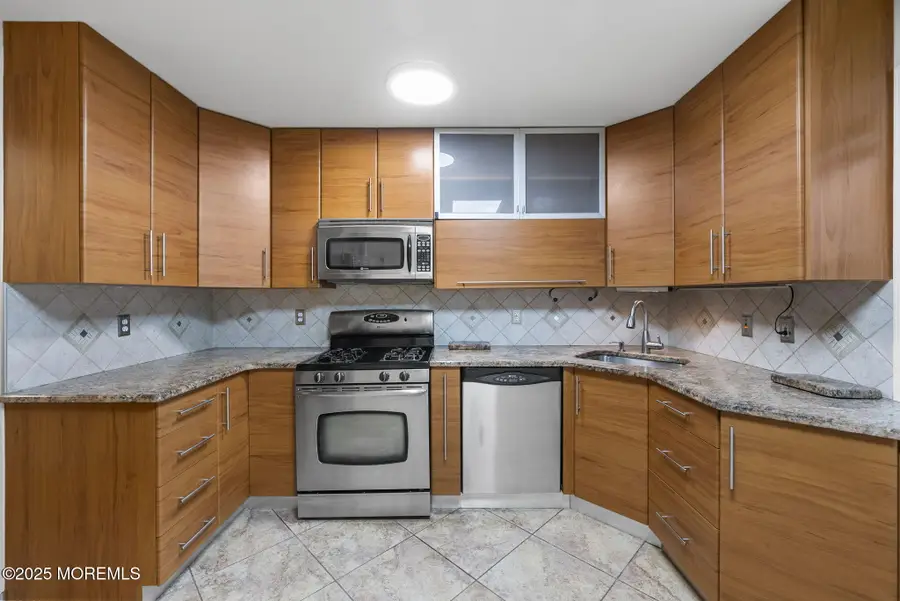 21 Lone Star Lane, Manalapan Township, NJ 07726 - Image #3