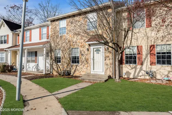421 Rose Court, Lakewood, NJ 08701