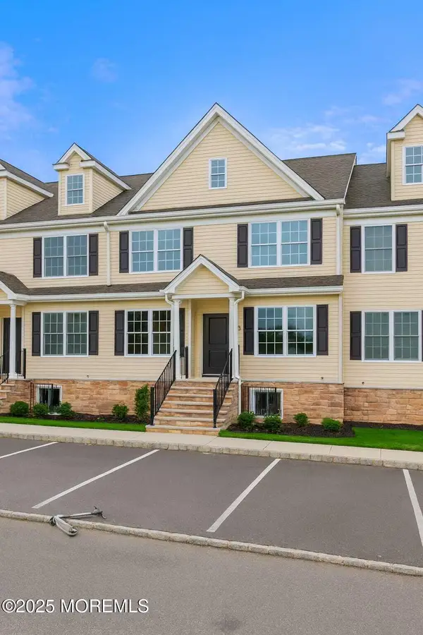 9 Granite Drive, Lakewood, NJ 08701