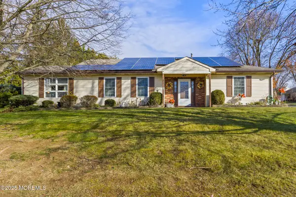 102 Carriage Hill Court, Columbus, NJ 08022