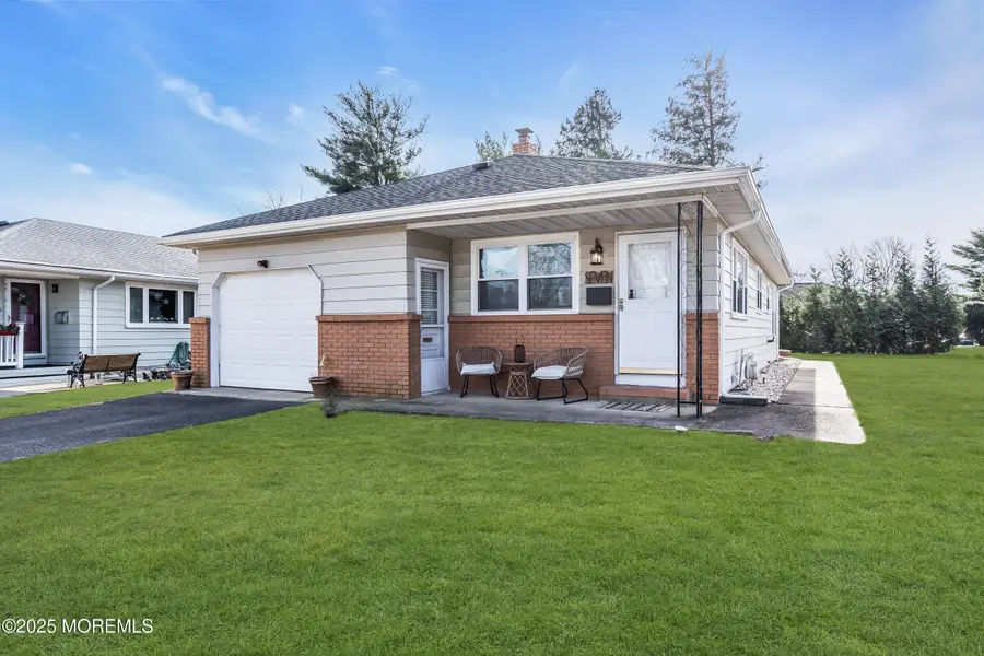 7 Georgetown Drive, Toms River, NJ 08757 - Image #3