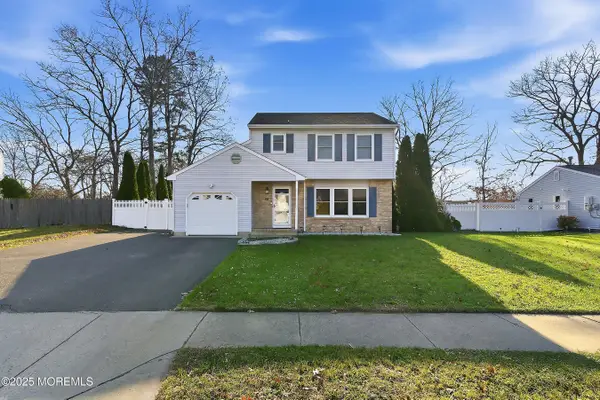 28 Bayberry Avenue, Howell, NJ 07731