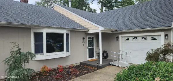 105 Menlow Court, Toms River, NJ 08755