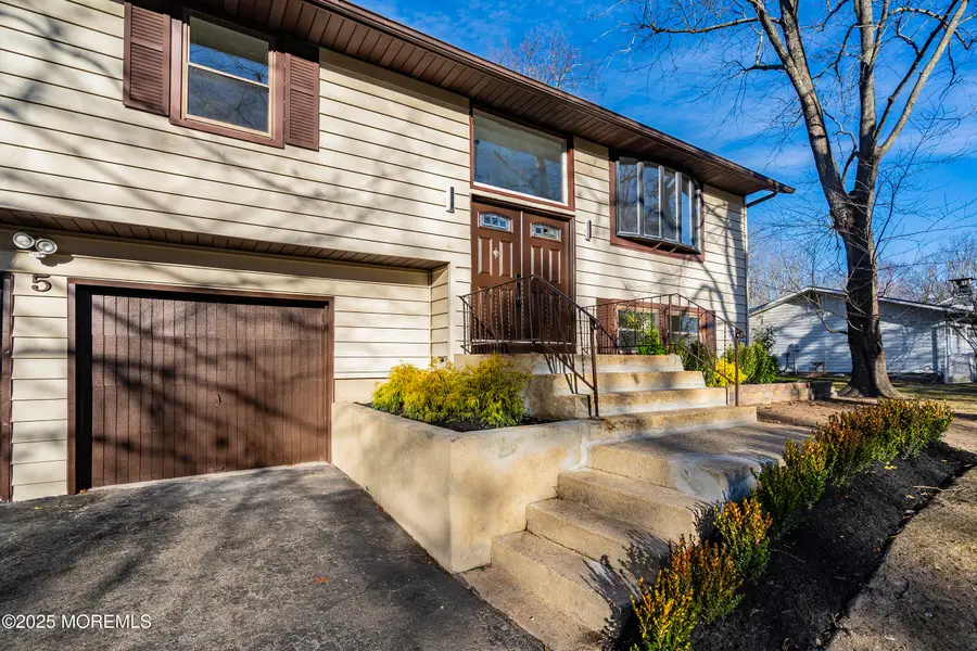 5 New Castle Court, Jackson, NJ 08527 - Image #3