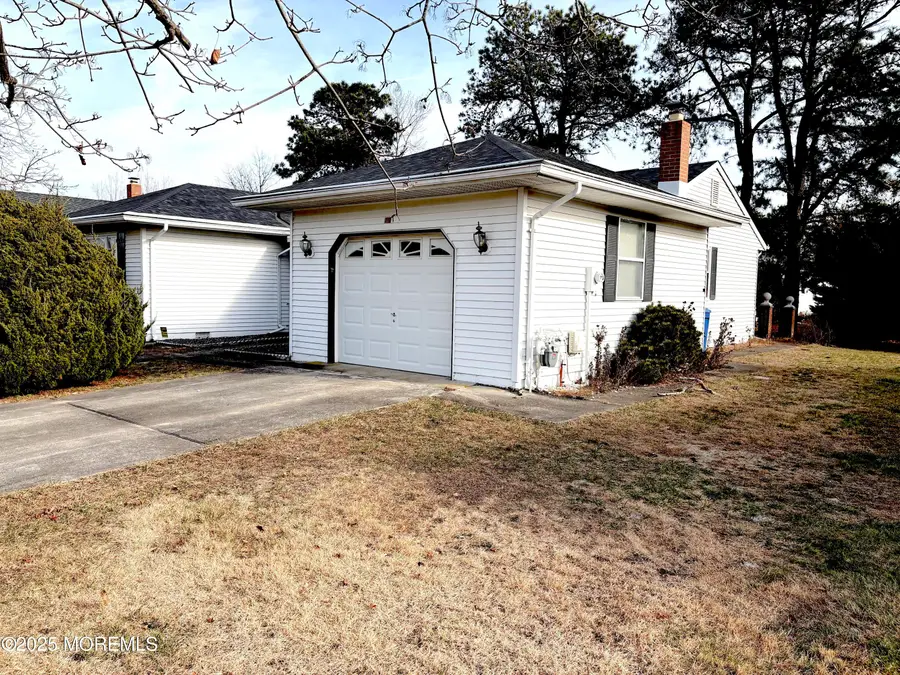 11 Tampa Lane, Toms River, NJ 08757 - Image #2