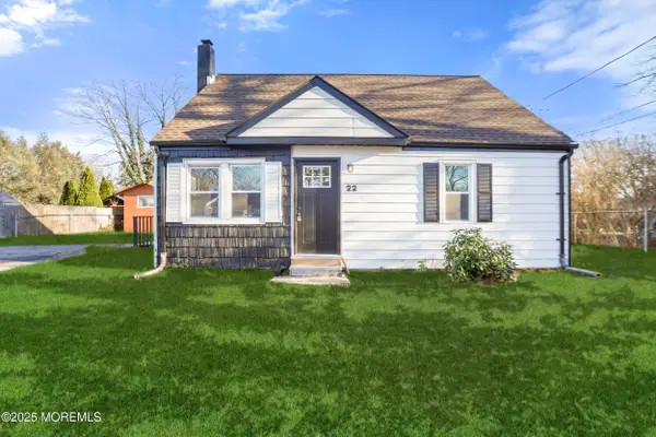 22 Oak Ridge Parkway, Toms River, NJ 08755