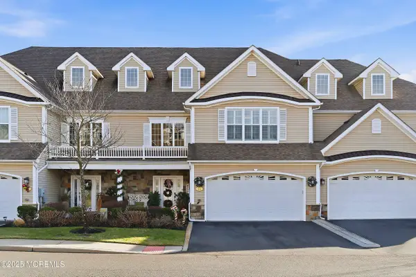 24 Abbey Road, Tinton Falls, NJ 07753