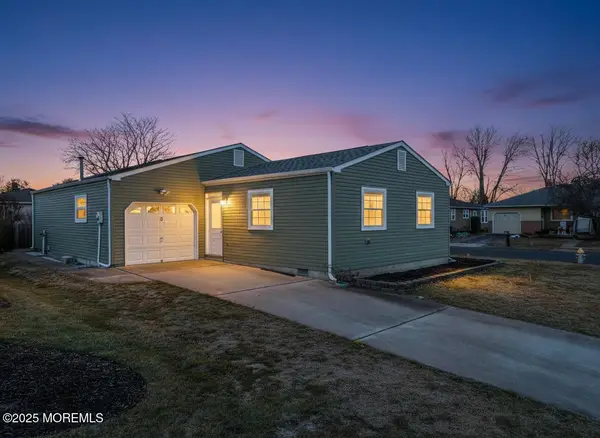 2 Seville Place, Toms River, NJ 08757