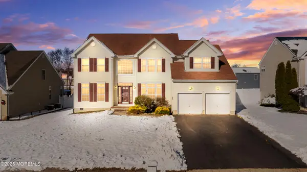 17 Heather Way, Barnegat, NJ 08005