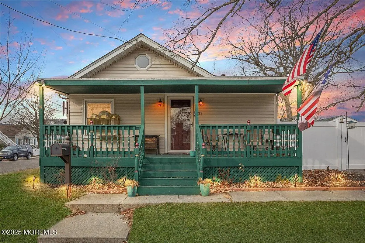 37 Beaconlight Avenue, Keansburg, NJ 07734 - Image #1