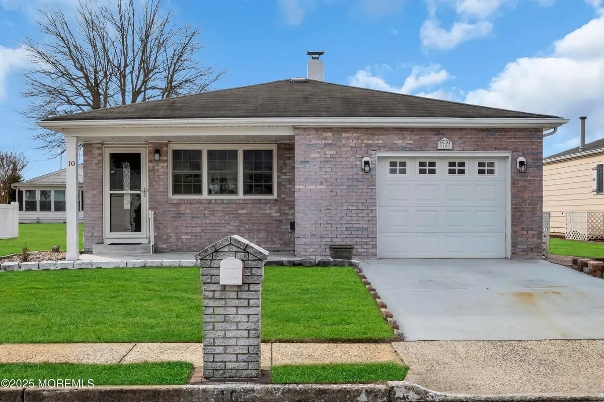 10 Aztec Court, Toms River, NJ 08757 - Image #1