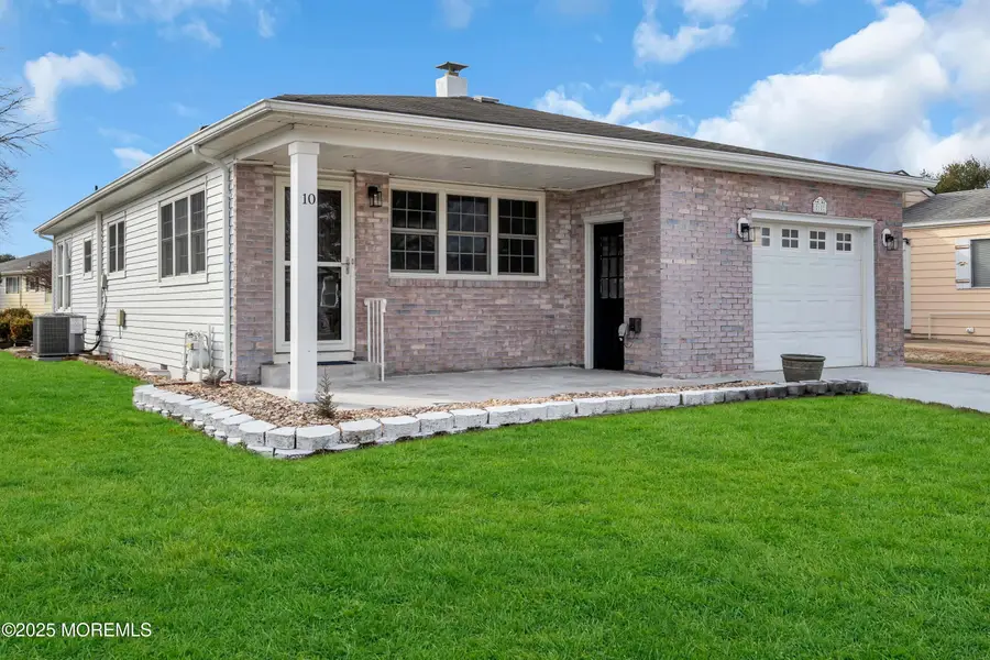 10 Aztec Court, Toms River, NJ 08757 - Image #2