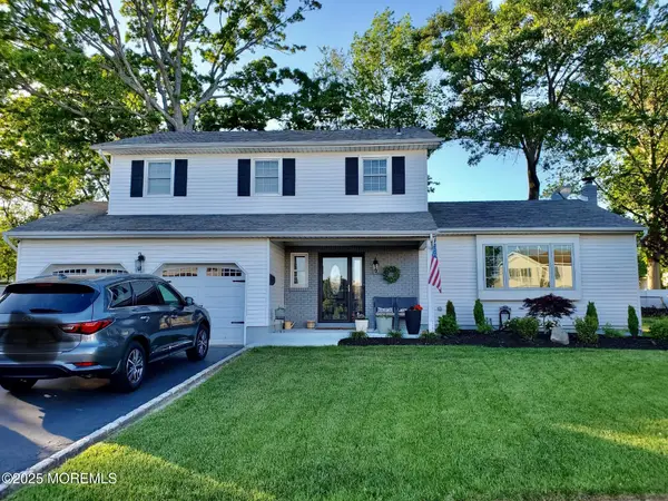 42 Heathcote Avenue, Edison, NJ 08817