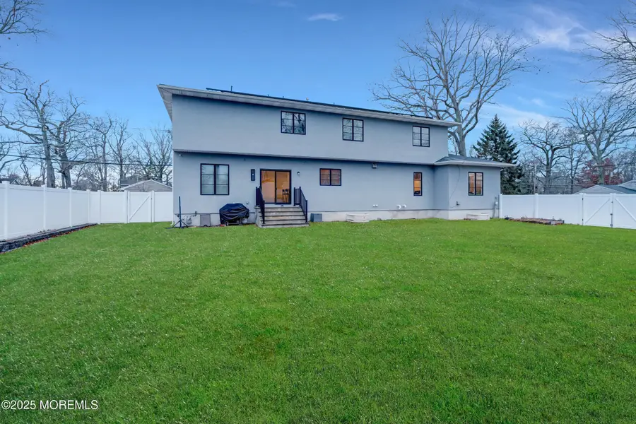 450 Wells Avenue, Oakhurst, NJ 07755 - Image #3