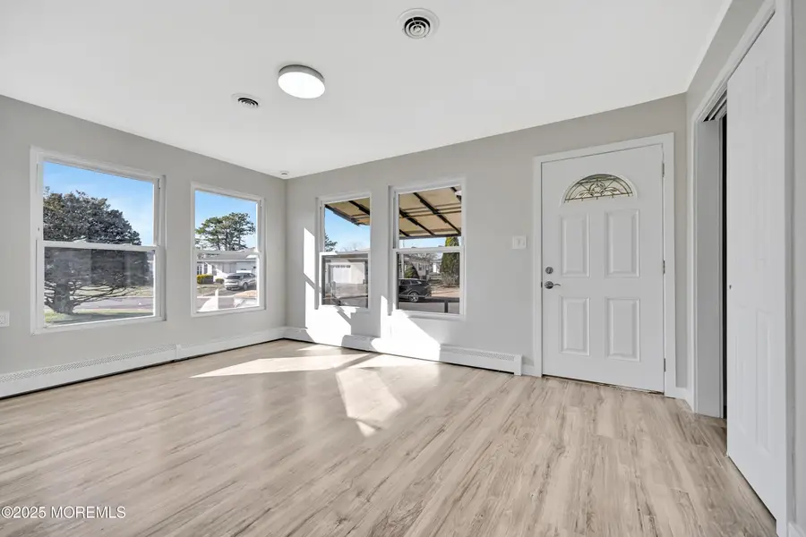 8 Newcastle Court, Toms River, NJ 08757 - Image #2