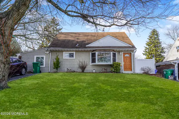 7 Walnut Lane, Parlin, NJ 08859