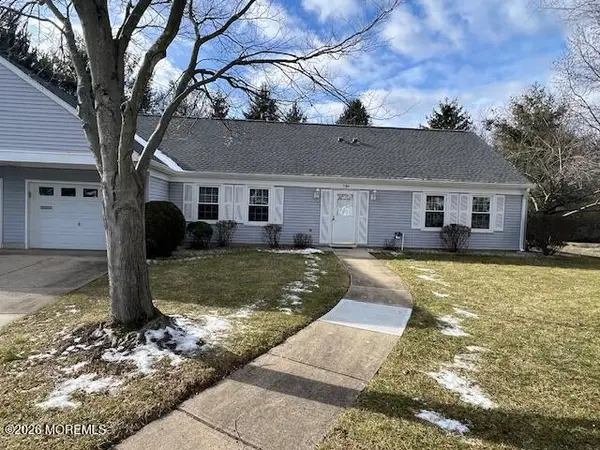 718 Victoria Court #718A, Monroe, NJ 08831